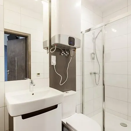 Bed & Breakfast Cinema *